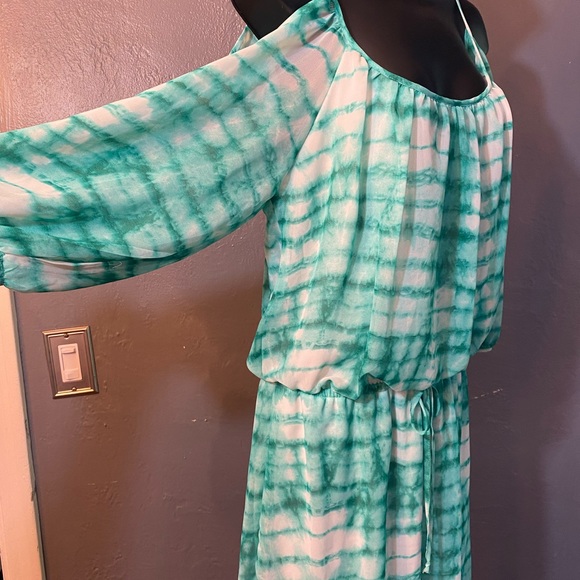 Bisou Bisou Women's Size 10 Green White Tie Dye Cold Shoulder Short Dress - Picture 2 of 16